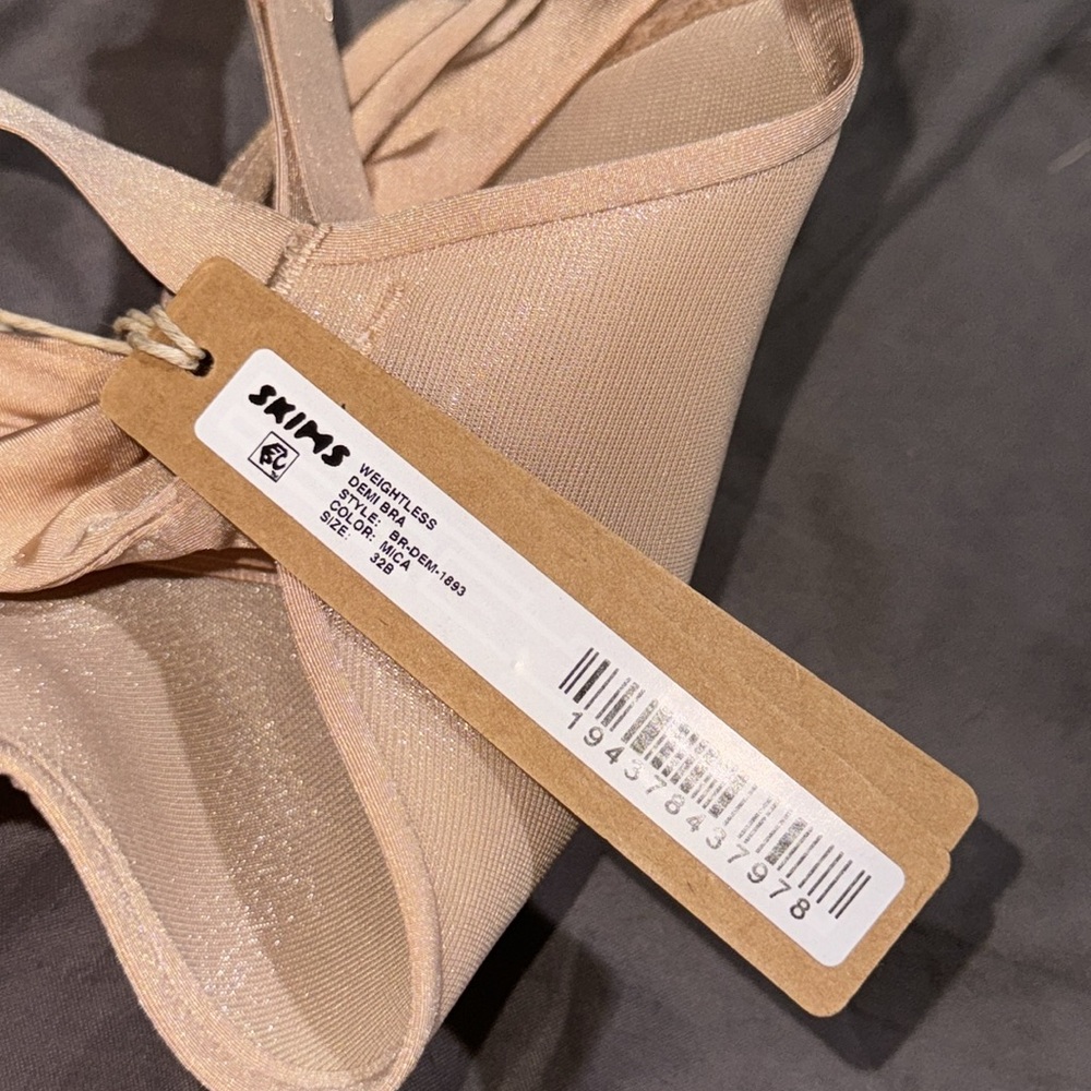 Skims weightless demi bra - Picture 2 of 3